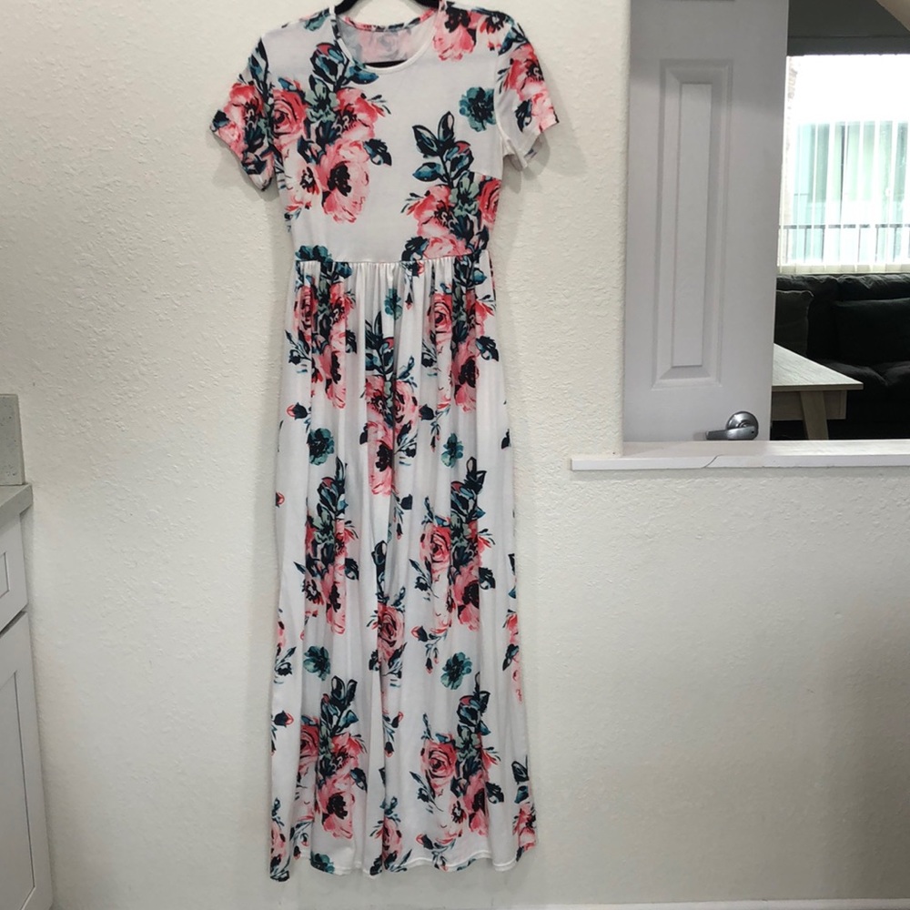 Lightly worn, great condition, Amazon maxi floral dress
